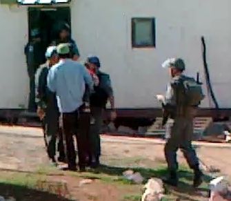 וידאו: שוטר מג"ב איים ברצח על דובר היישוב יצהר