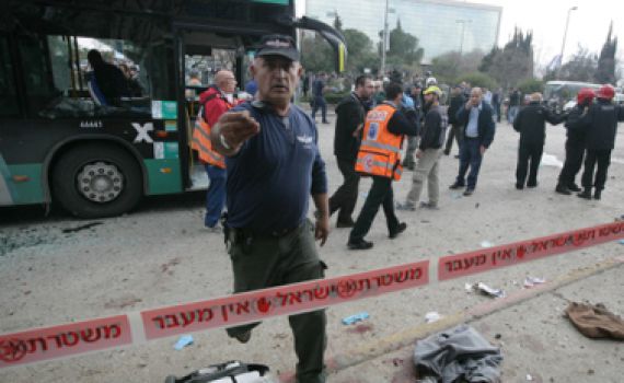 טרור בירושלים: הרוגה ופצועים מפיצוץ מטען חבלה ליד אוטובוס