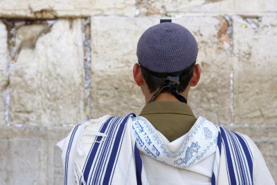 SMS: מה עדיף חרדים או דתיים לאומיים? אף אחד מהם