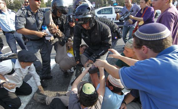 יום הזעם יוצא אל הפועל: מתנחלים חסמו את כביש 1
