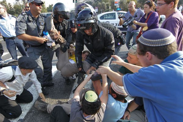 יום הזעם יוצא אל הפועל: מתנחלים חסמו את כביש 1