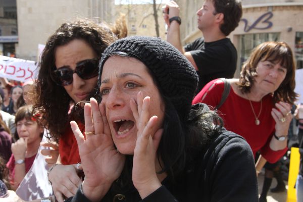 הרבנים חתמו: בעד העובדים הסוציאליים נגד הממשלה