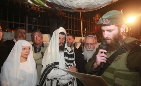 "בדמייך חיי": הזוג מאיתמר בחר להתחתן בקבר יוסף