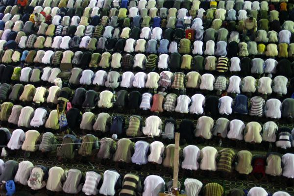 הרב רוזן: לשלב ידיים עם העולם הנוצרי מול המוסלמים