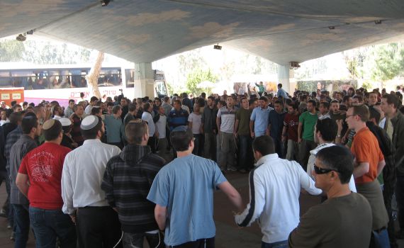 אחרי לצנחנים? לא אצל הביינישים; ירידה של 30% במס' מתגייסים