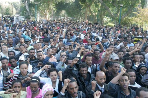 13% מתושבי אילת מסתננים; השר שלום: סכנה לעתיד העיר