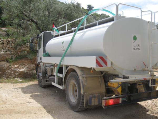 על חם: מיכלית פלסטינית גונבת מים משמורת טבע