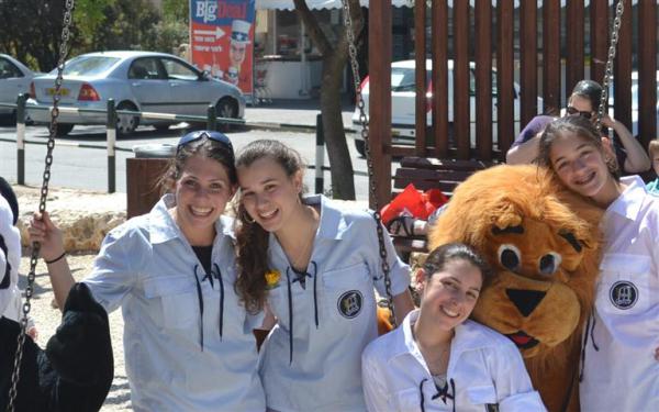 נוער אפרת מגייס תרומות למען ילדים מיוחדים