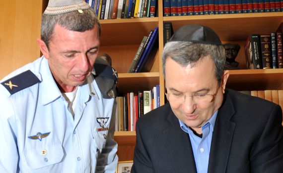 תמונה: שר הבטחון מוכר את החמץ של צה"ל