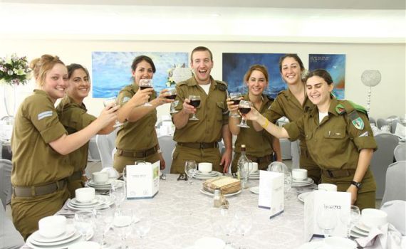 האפיקומן שסידר הרמטכ"ל לחיילים הבודדים