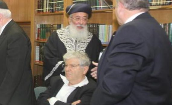 מי לא עמד לכבוד הראשון לציון הרב עמאר?