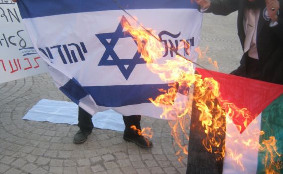 יום הנכבה: פעילי 'ישראל יהודית' שרפו דגל פלסטין