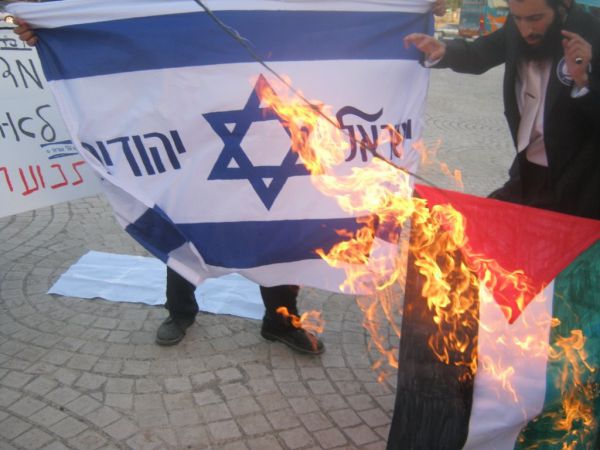 יום הנכבה: פעילי 'ישראל יהודית' שרפו דגל פלסטין