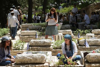חניכי בני עקיבא יניחו נר נשמה על כל קבר של נופל
