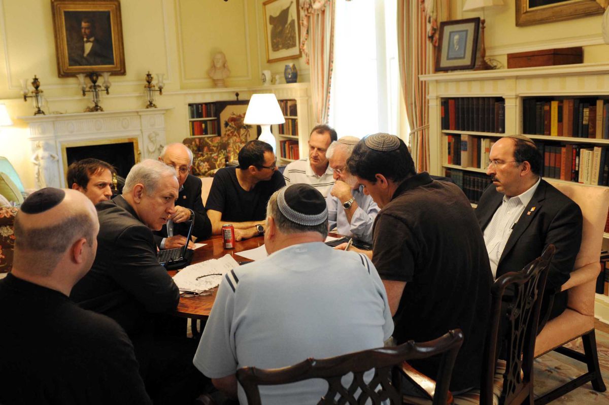 מה חושב כתב ערוץ 1 על ריבוי היועצים הדתיים של נתניהו?