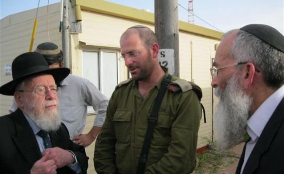 הרב ליאור והרב שטרנברג בסיור ביטחוני ביישובי עוטף עזה