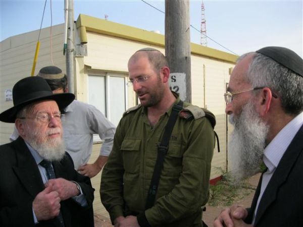 הרב ליאור והרב שטרנברג בסיור ביטחוני ביישובי עוטף עזה