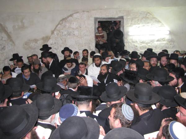 שיא: 3,000 מתפללים בקבר יוסף בליל "יסוד שביסוד"