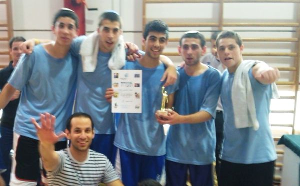 יב"ע רעננה המנצחת בטורניר הכדורסל ע"ש הרב גביש