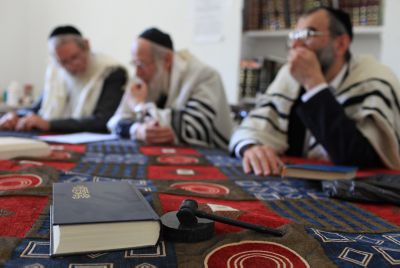 נאמני תורה ועבודה: על מה הרבנים מקבלים את הכסף?