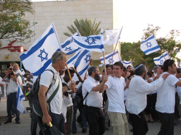 חוגגים בנגב את יום ירושלים: ריקוד דגלים בערד