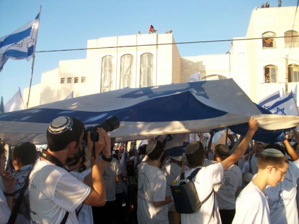 תמונות מהריקודגלים ומהעימותים עם האנרכיסטים