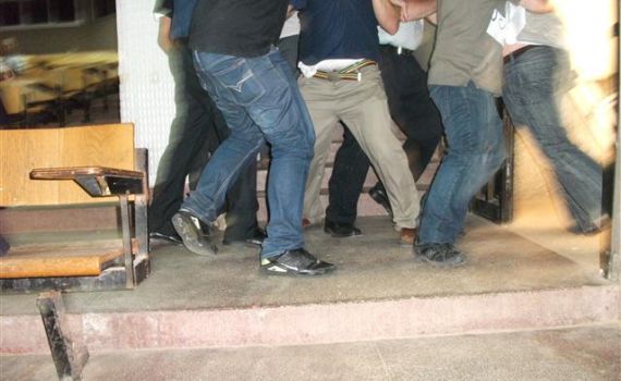 מהומה בכנס המפדל: 'רעננים' הניפו שלטים וחטפו מכות