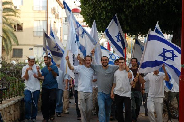 גם במרכז חוגגים: תמונות מריקוד דגלים בחולון