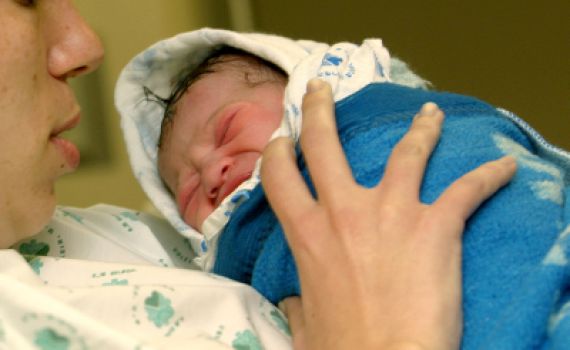 חרדיות יולדות פחות, חילוניות יותר ודתיות בלא שינוי