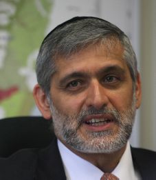 אלי ישי מחזיר את סעיף הלאום לתעודת הזהות