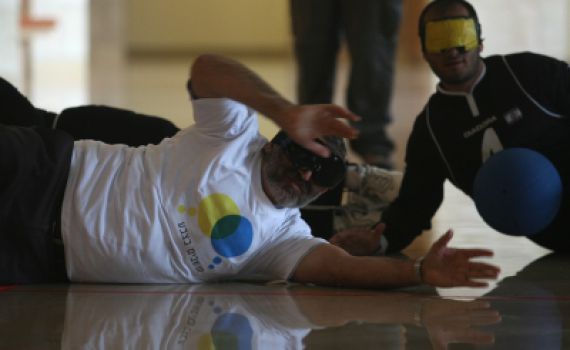 חובה לראות: ח"כים מפסידים לעיוורים בכדור-שער