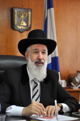 הרב מצגר קורא להתפלל לשחרורו של פולארד