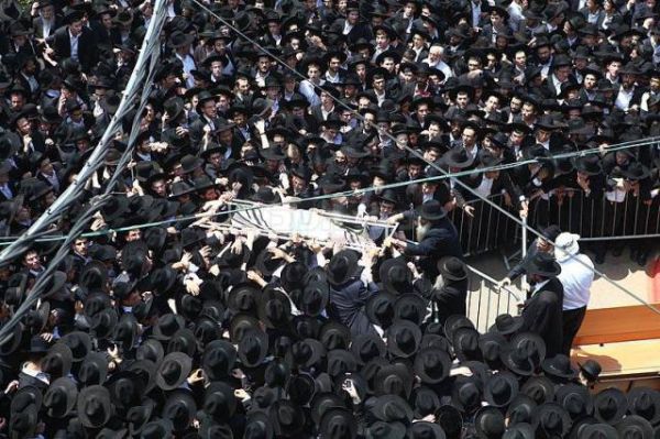 100,000 איש בהלווית הרב מיכל יהודה לפקוביץ בבני ברק