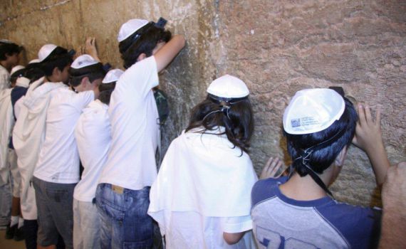 נערי מודיעין חגגו בר מצווה עירונית בכותל המערבי