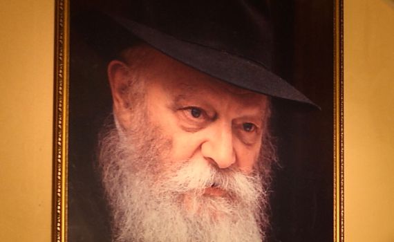 האם הרבי היה מתיר לחסידיו לקבל כסף מנוצרים?