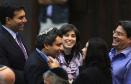 סקר "פאנלס" וערוץ הכנסת: רוב הציבור תומך בחוק החרם