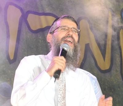 אברהם פריד בהופעה ראשונה בשומרון: אתם כמו משפחה