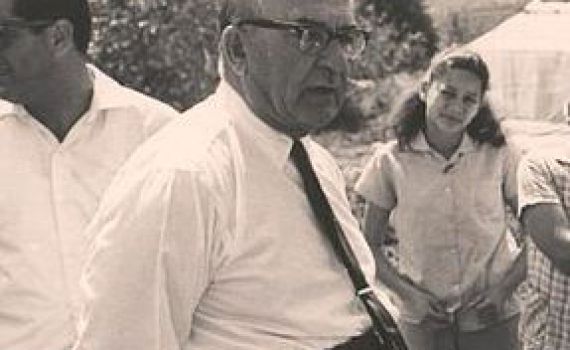 תלמידי הישיבה התיכונית הנציחו בקומיקס את לוי אשכול