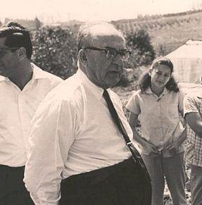 תלמידי הישיבה התיכונית הנציחו בקומיקס את לוי אשכול