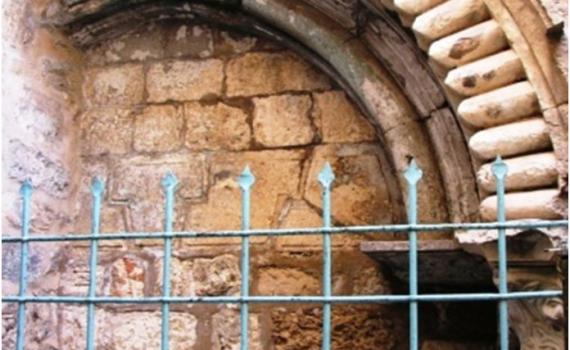 בעיר העתיקה אסור להזיז גם סורג ברזל חלוד