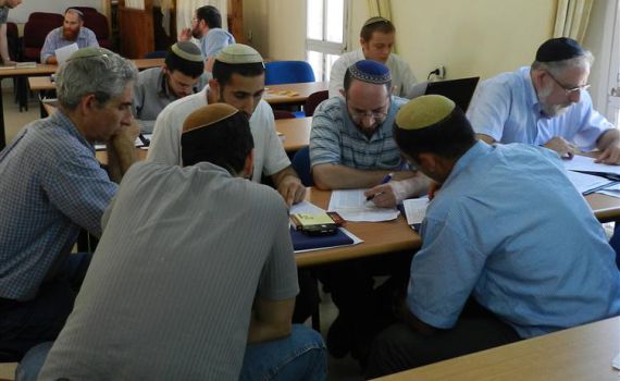 ישיבת ההסדר בחיפה: נופשים מהעבודה חוזרים לישיבה