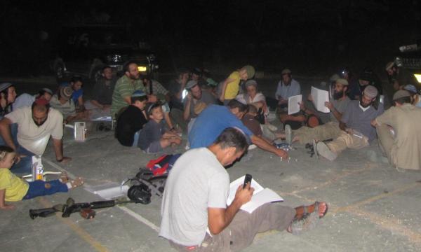 7 שנים לגירוש: קריאת איכה וקינות בחורבות היישוב חומש