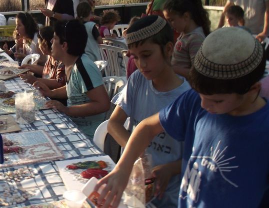 גרעין 'אומץ' עכו יצא לשמח מעון של בעלי צרכים מיוחדים