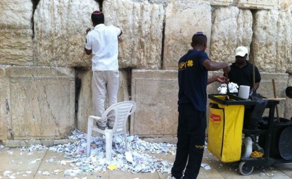 תחל שנה וברכותיה: בכותל מפנים מקום לבקשות חדשות