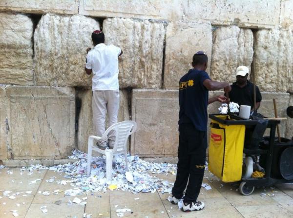 תחל שנה וברכותיה: בכותל מפנים מקום לבקשות חדשות