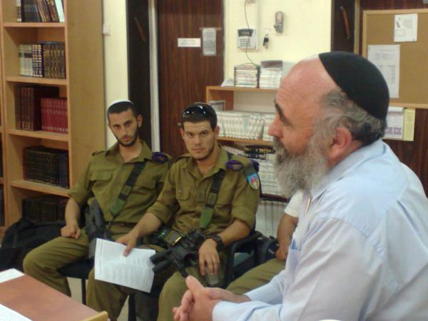 מילאו מצברים: חיילי הסדר 'שילובים' חזרו לישיבה ליום אחד