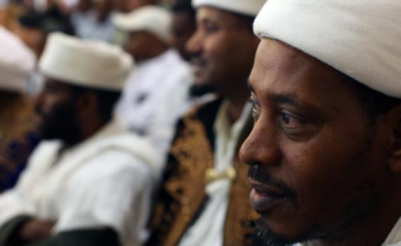 האם להציע לאתיופים להניח תפילין או שהם לא יהודים?