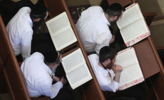 בני התורמים הורסים את הישיבה? מפטרים את המשגיח