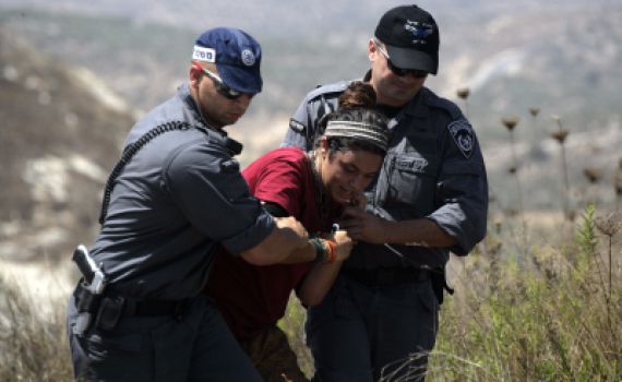 מנופים וכוחות משטרה גדולים בדרך לגבעות באיתמר