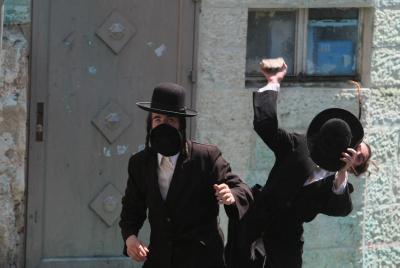 המשטרה: הקנאים בירושלים גובים דמי חסות מחנויות